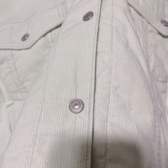 NWT Levi’s Oversized Corduroy Jacket with Sherpa Collar - Picture 4 of 8